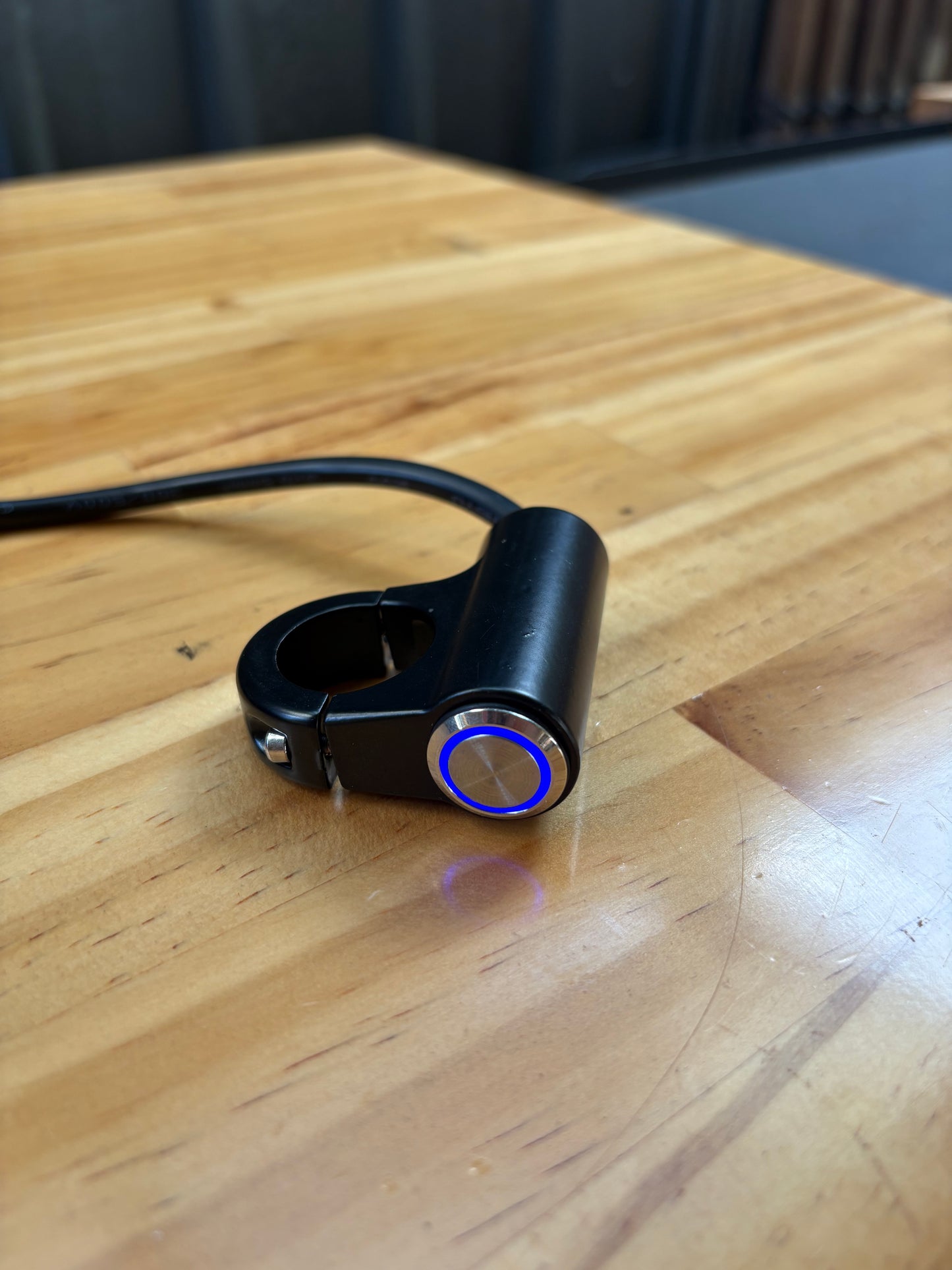 EMX CUSTOMZ™ Battery Powered Rock Light