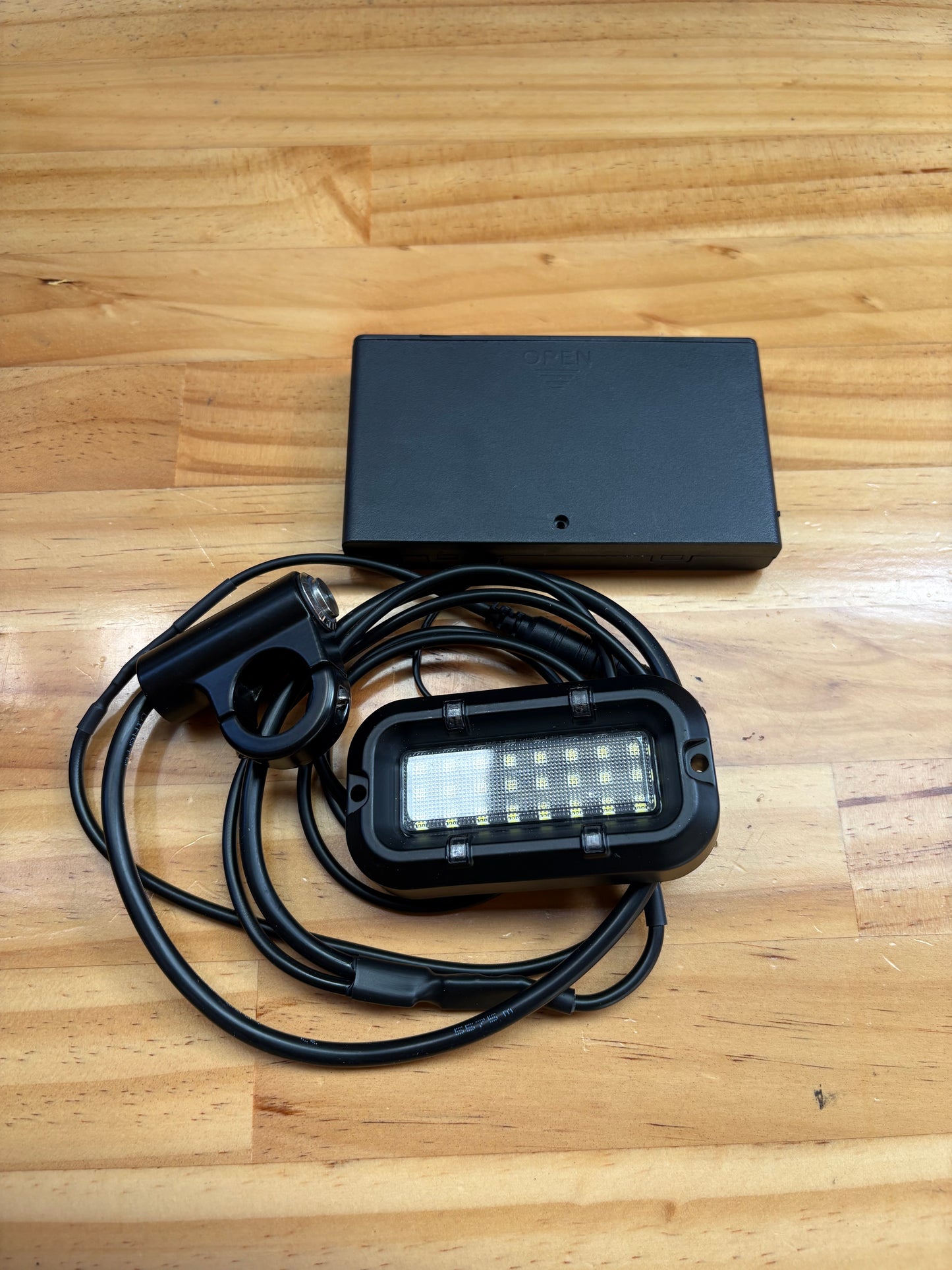 EMX CUSTOMZ™ Battery Powered Rock Light