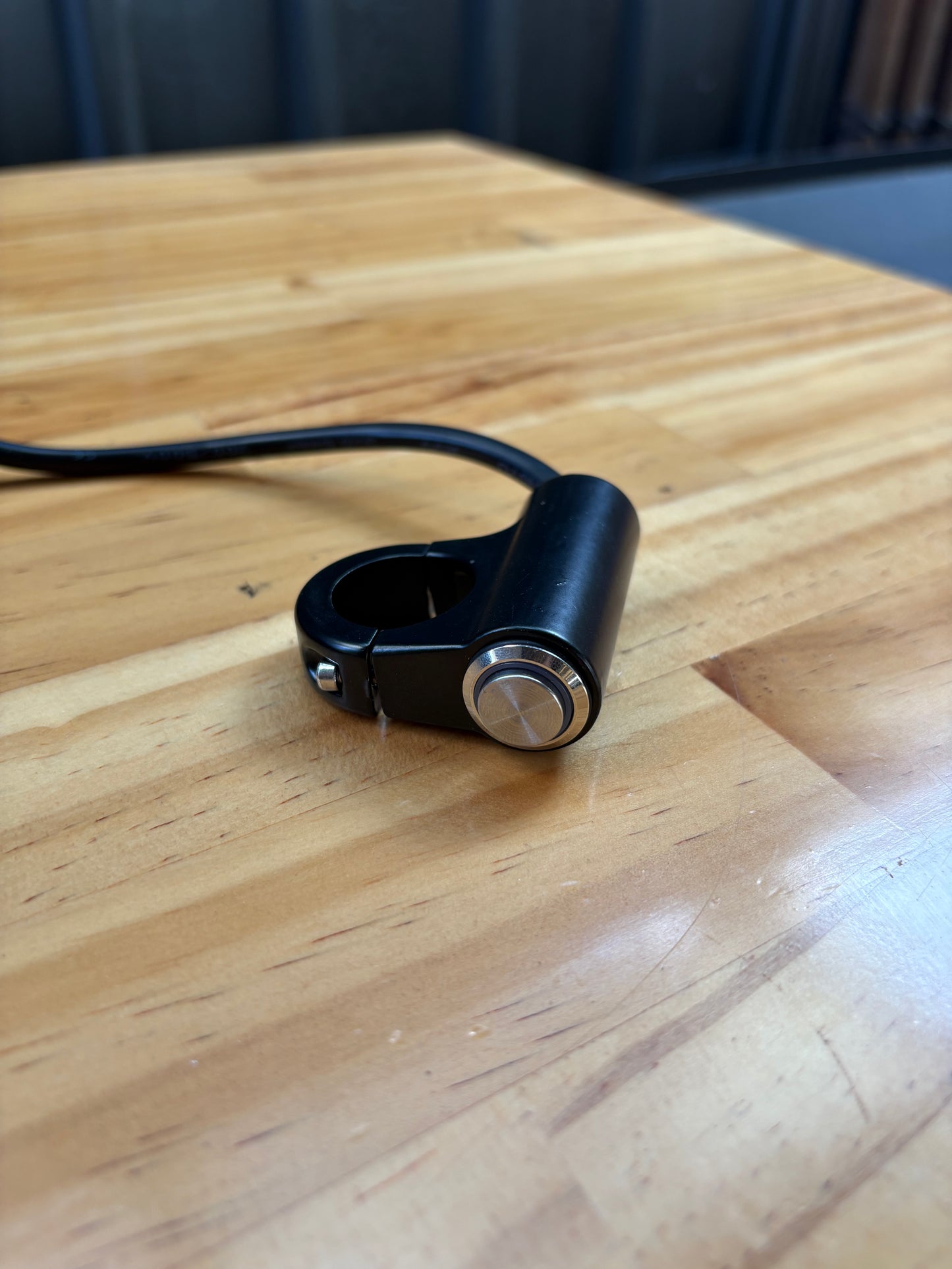 EMX CUSTOMZ™ Battery Powered Rock Light